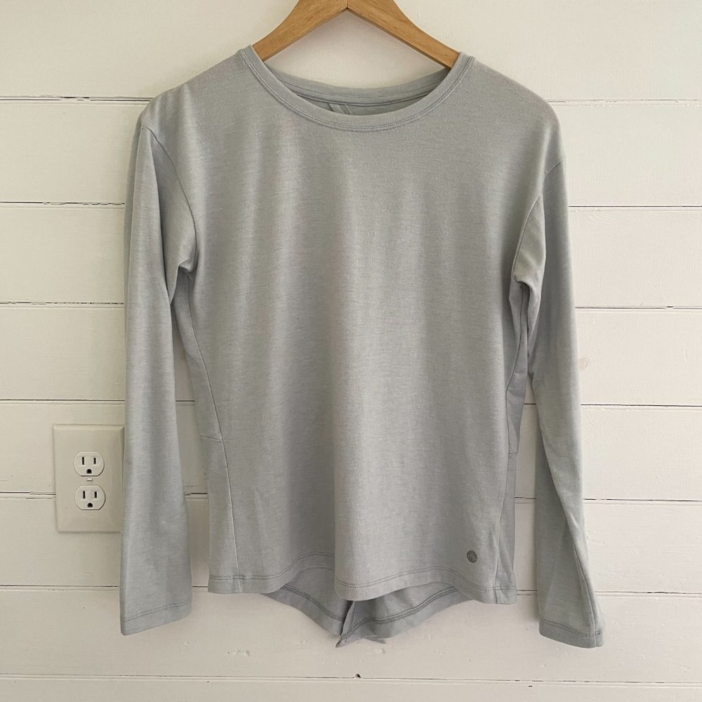Apana Long Sleeve Open Back Athletic Shirt
